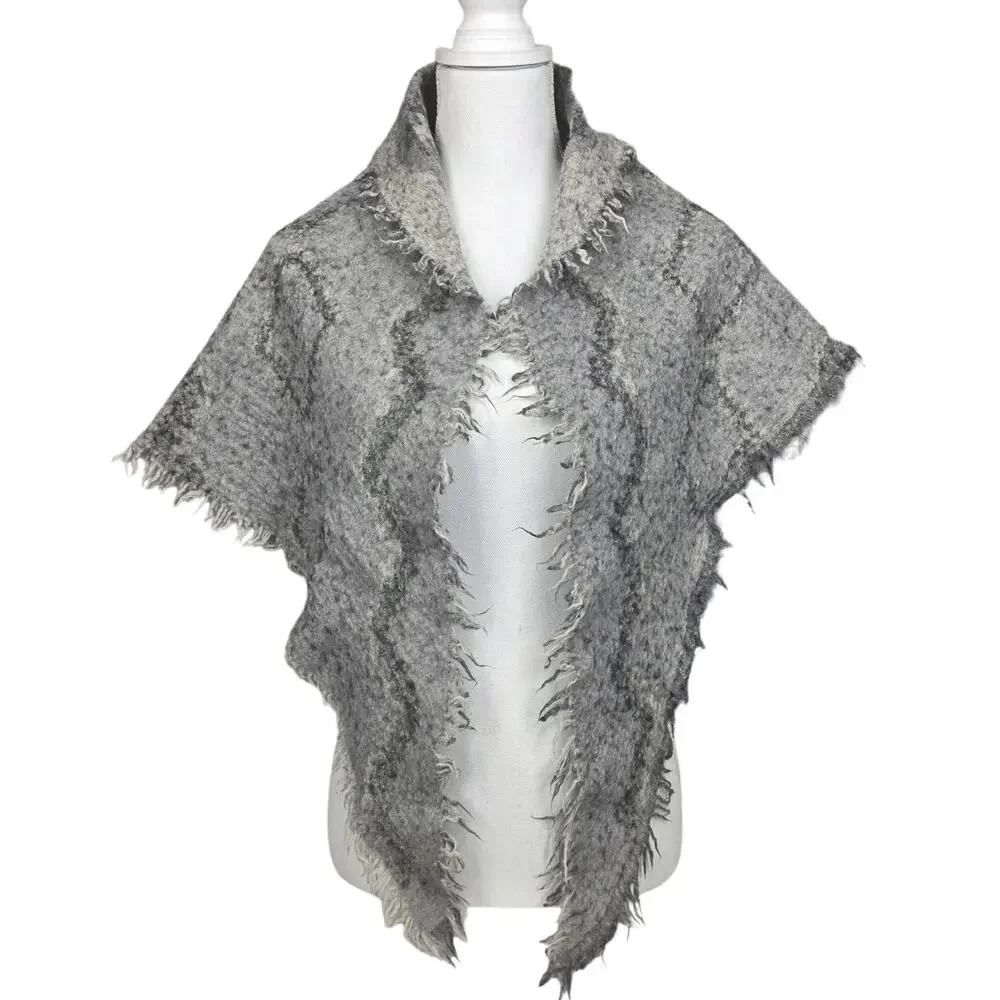 WILFRED ARITZIA 100% WOOL SHAWL WRAP – ONE SIZE – GRAY GEOMETRIC – FRINGED EDGES